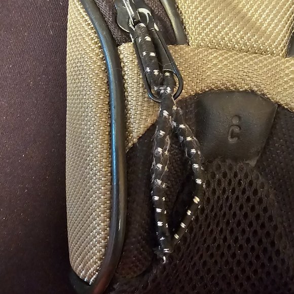 Genuine Icon Camera Case - Picture 7 of 7